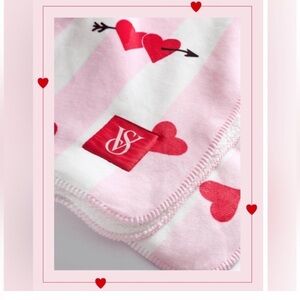 Victoria's Secret❤️White/Pink Stripes w/Red Heart Fleece Soft Blanket Throw60x50